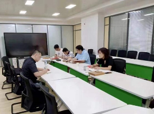 中南制藥機械廠總經理前往江蘇食品藥品職業技術學院進行溝通