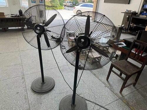 關愛職工辦實事 防暑降溫促生產